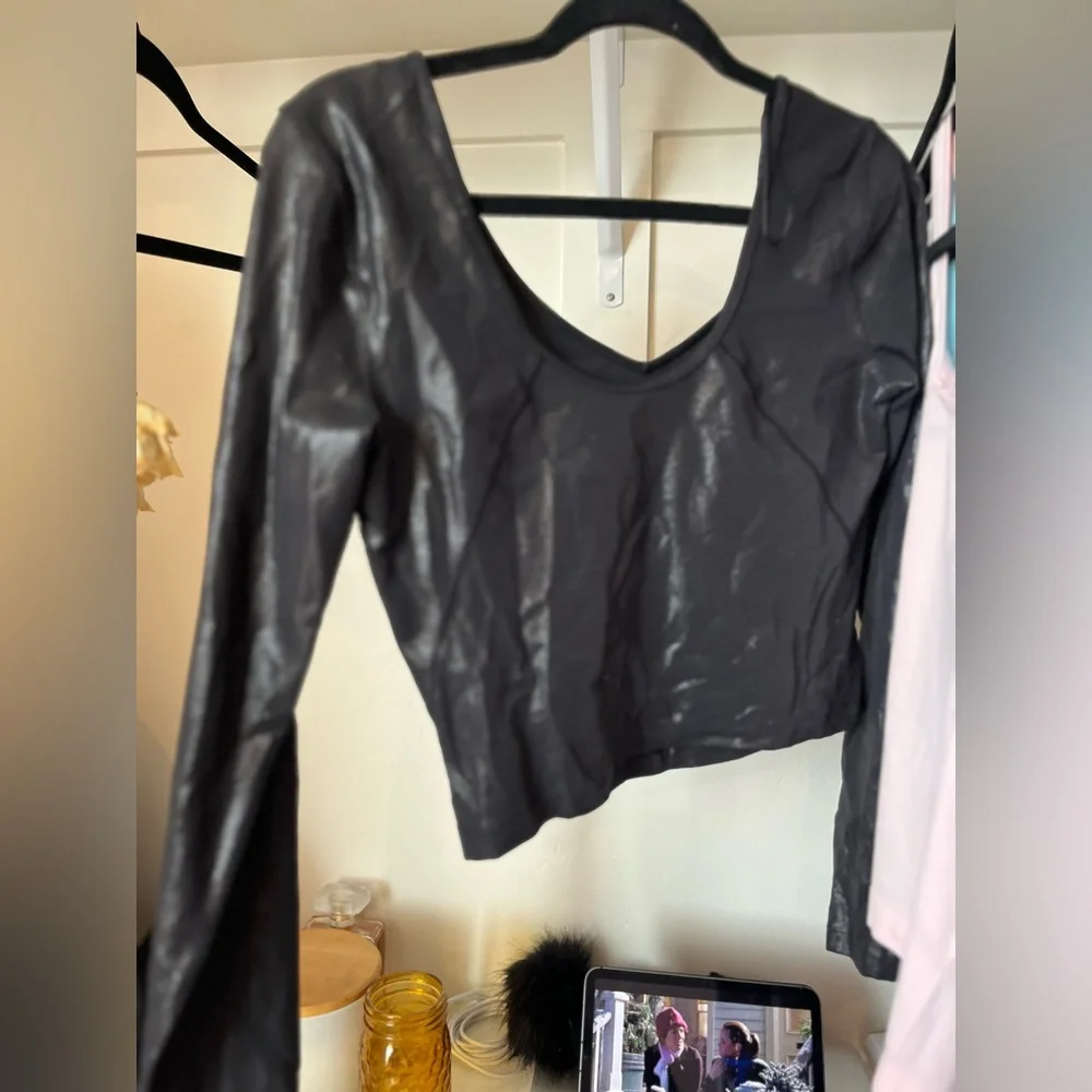 lululemon athletica Black Long Sleeve Crop Top - Picture 3 of 5
